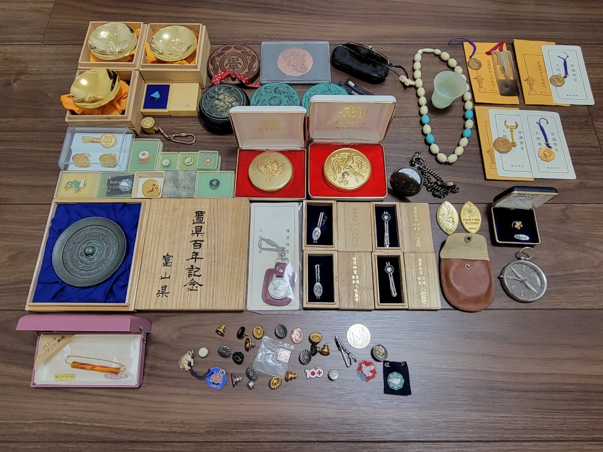 叙勲記念品の値段と価格推移は？｜8件の売買データから叙勲記念品の