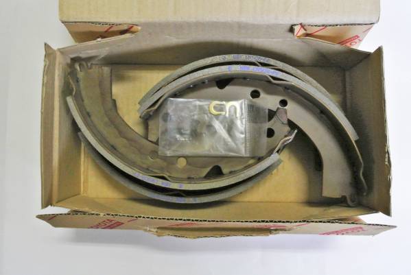 ■Te27 トヨタ 純正 リヤライニングset アスベストシュー希少品