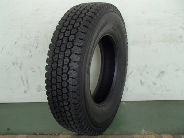 L5172□ブリヂストン スタッドレス W965 205/85R16 未走行 1本