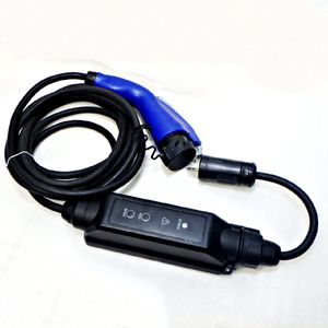 プリウスPHV充電ケーブルの値段と価格推移は？｜17件の売買データから