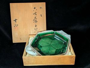 吉向松月 皿の値段と価格推移は？｜1件の売買データから吉向松月 皿の