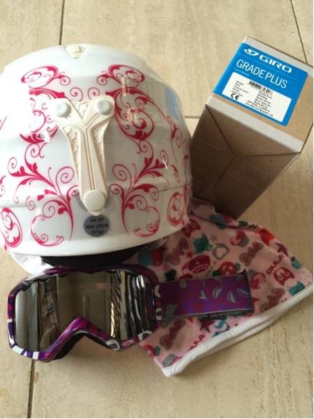 ALPINA女の子用スキーヘルメット、GIROゴーグル他おまけ付き