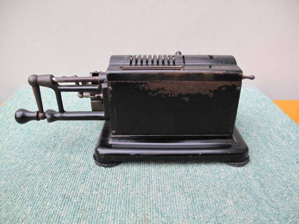 Tiger タイガー手動計算機 昭和レトロ アンティーク 手廻し式 オドナー 