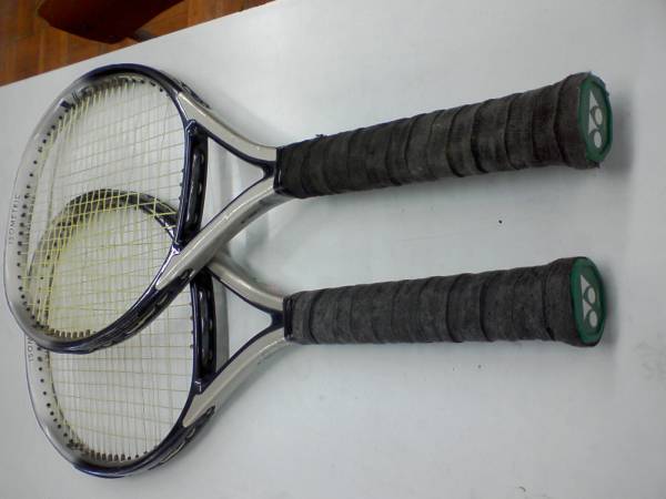★とにかく飛ぶ　YONEX V-CON 20 2本セット