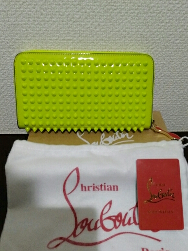 美品　Christian Louboutin長財布