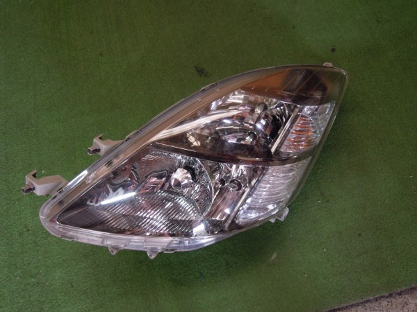 トヨタ 右 ヘッドライト アイシス ZNM10 ZNM10, ANM10, ANM10G, ANM10W