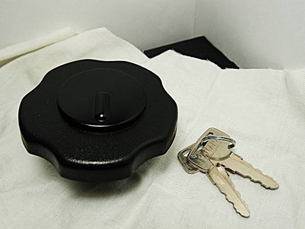 送料込】YB-1やYB-50用タンクキャップ鍵付き。さっきまで未開封品