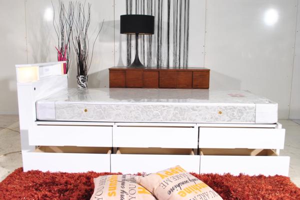 １円最落無アウトレット展示品・未使用・北欧モダンシングルベッド♪ホワイト白・宮ライト・収納付の万能お洒落デザイン♪こちらは送料無料