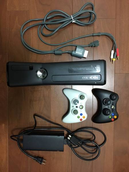 ☆Xbox 360 S CONSOLE（250GB）☆本体・ワイヤレスコントローラー