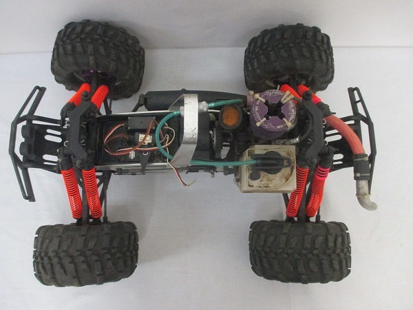 処分 hpi-racing RC 1/8 型番不明 ナイトロ? サベージ? シャーシ/21クラスエンジン[梱1.0]