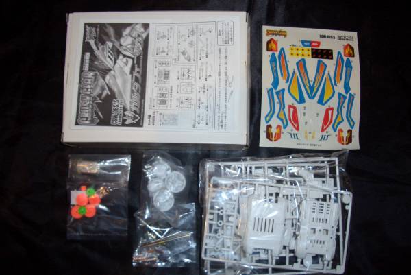②ボンボン限定クラッシュギア ガルダフェニックス ホワイト 新品
