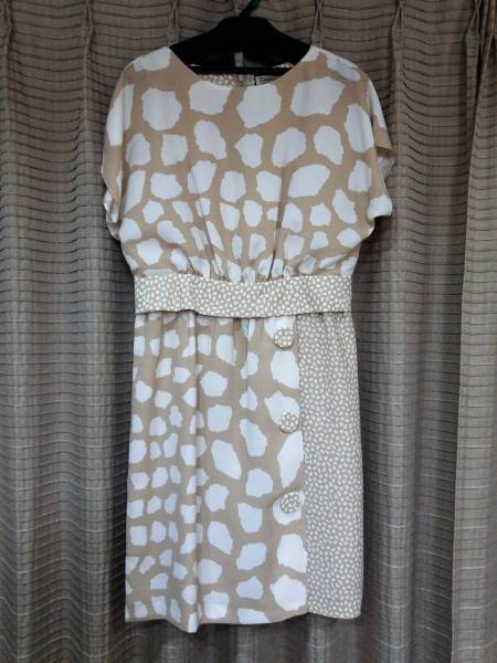 グレースコンチネンタル　ダイアグラム　半袖　マルチドット　ワンピース　ベージュ　サイズ38　￥33000　新品タグ付き