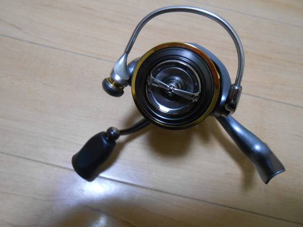 ☆　　美品！　　ダイワ　　現行１５ルビアス２００４