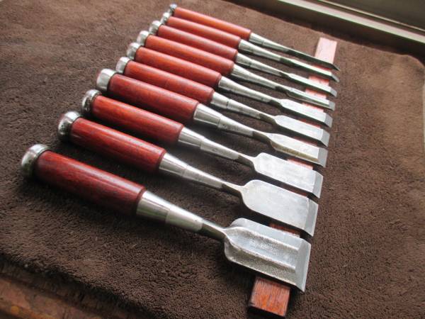 鑿 　追入鑿 　手作り花梨柄　９本+１本（１分鑿）　大工道具 　　中古品　検索　叩き鑿　追入鑿　のみ　ノミ