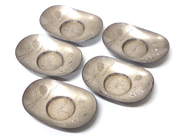 孝加堂 在銘 錫製 小判型 茶托 五客 煎茶道具 梅 松 柄