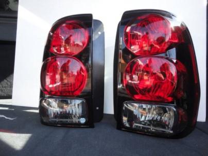 業販OK 02－08 トレイルブレイザー USテールレンズ　左右セット　新品