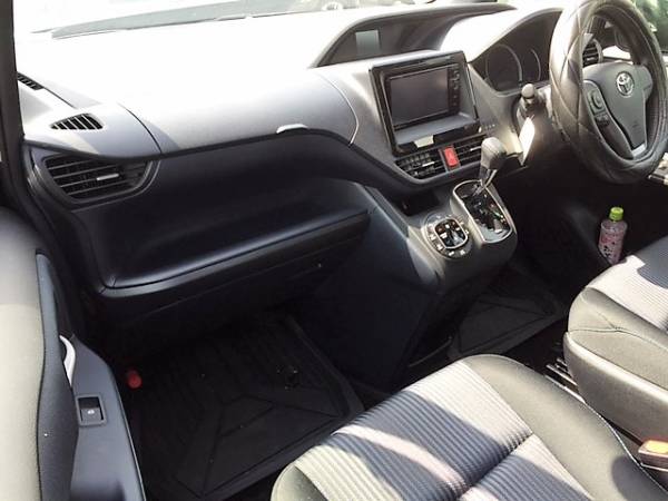 Zrr80 Voxy Zs 黒 書類無し 部品取り車 内装エアバックok 左右前後ドア バックドアok 引取り限定 トヨタ 売買されたオークション情報 Yahooの商品情報をアーカイブ公開 オークファン Aucfan Com