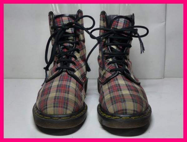 Dr.Martensドクターマーチン 必見!チェック柄が素敵♪ 8ホール Dr.Martensドクターマーチン 必見!チェック柄が素敵♪ 8ホール
