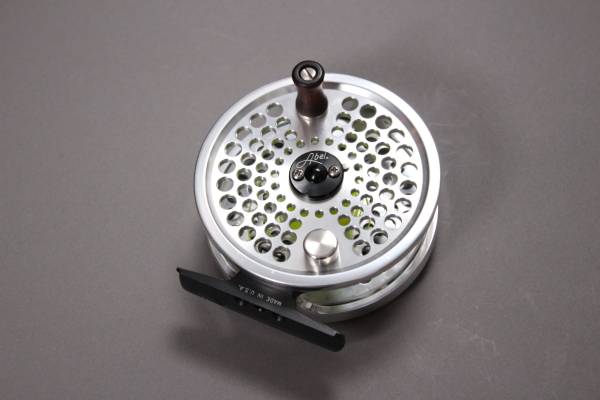 ★アメリカが誇る　 エーベル ABEL TR-3 シルバー(右巻き)　6～8番ロッドに！