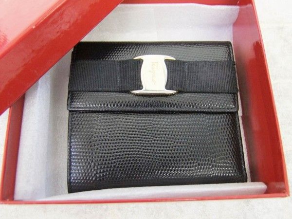 Salvatore Ferragamo フェラガモ ヴァラ がま口 三つ折り 財布 ウォレット レザー 黒 *71762