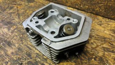 即配可 HONDA エイプ50 純正シリンダー ヘッド バルブ プラグ穴 ジャンク AC16 B-51