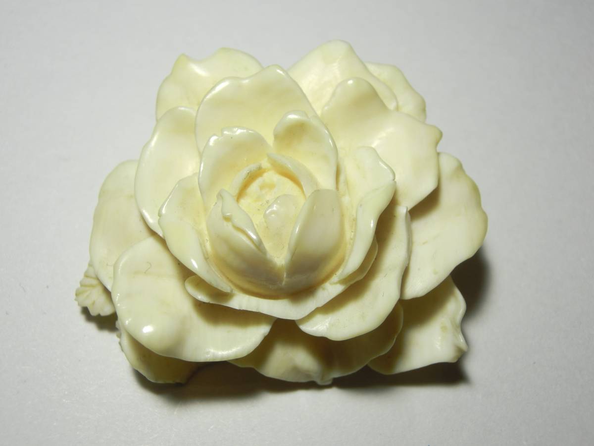 本象牙の繊細なバラの花・ブローチ 象牙のバラのブローチ - Etsy 日本