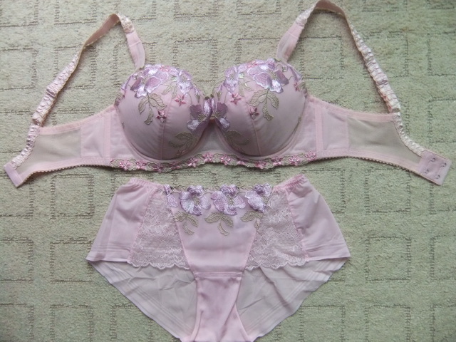 値下↓ワコール★　シャキッとブラ　美お花刺繍　★Ｅ７０＆ボーイＬ　ＲＰ