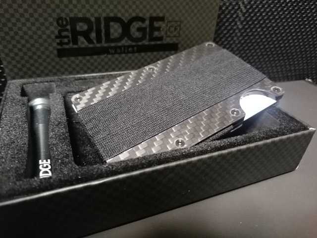 the RIDGE ザ・リッジ マネーバンド カーボンファイバー カードケース 財布