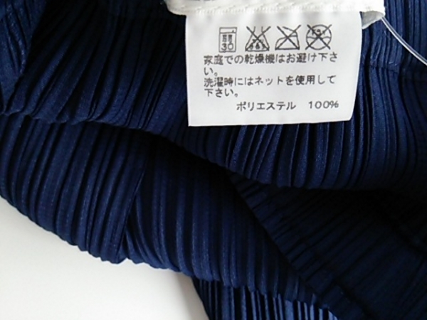 プリーツプリーズイッセイミヤケ　フリンジトップス アイテムのご紹介「FRINGE PLEATS」 – isseymiyake.com ⭐️プリーツ