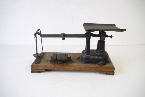OT994 古い秤 木製台座 はかり 度量衡 ■昭和初期/ビンテージ/レトロ/ディスプレイ台/ガーデニング素材/骨董/古道具/インダストリアル