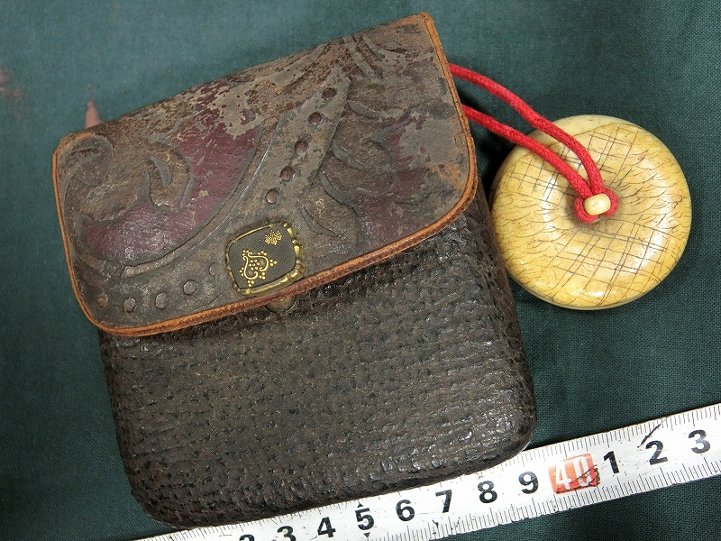 美術品・アンティーク・コレクション 木彫 人物根付 石臼引 江戸期 提げ物
