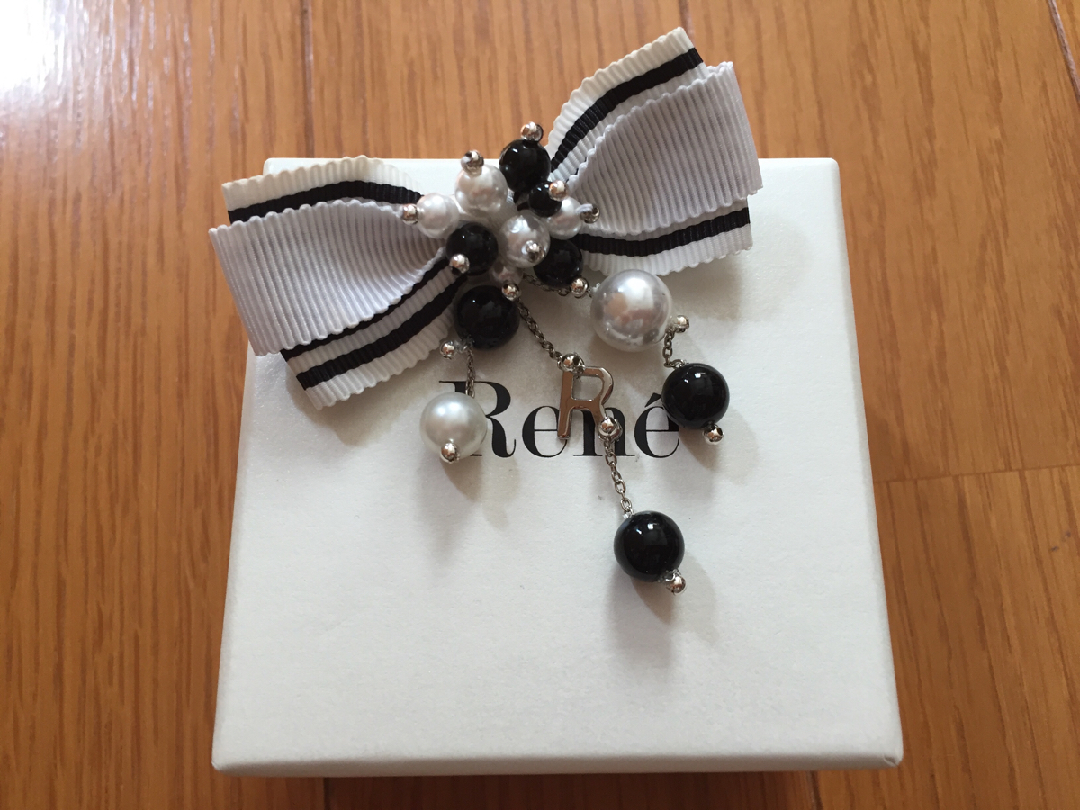 René ルネ リボン ビジュー ブローチ シルバー 美品 ルネ リボンブローチ ルネ 美品 Rene