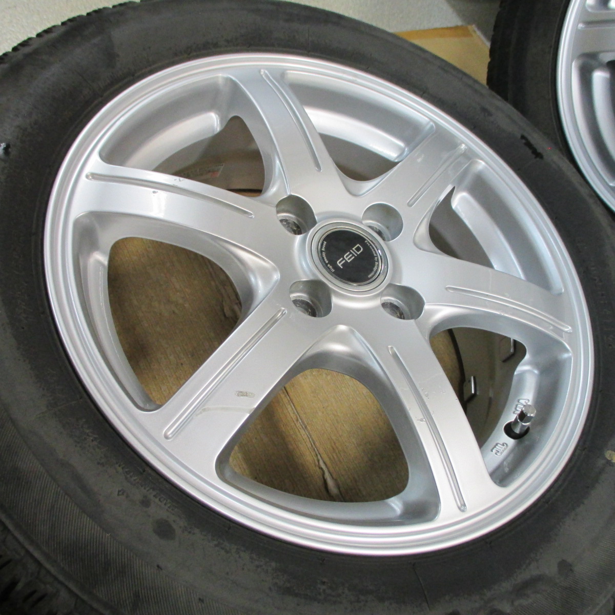 送料安スタッドレス4本 175/65R15 4穴PCD100 +45 40～60%山 BRIDGESTONE ICEPARTNER アクア フィット スイフト ヴィッツ フィールダー 新潟