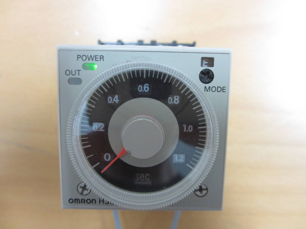 ★☆001　オムロン　ソリッドステートタイマ　H3CR-A8 ソケット付2個セット☆★