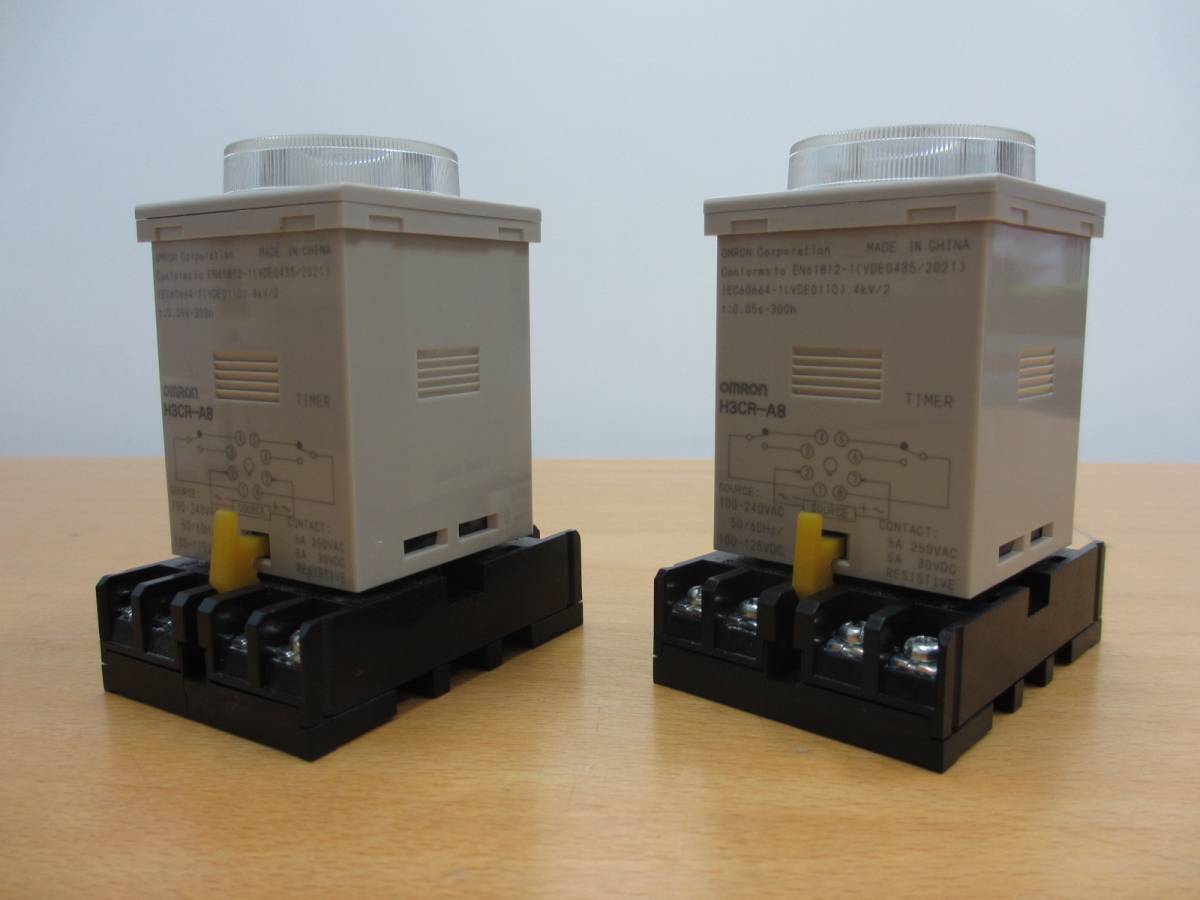 ★☆001　オムロン　ソリッドステートタイマ　H3CR-A8 ソケット付2個セット☆★
