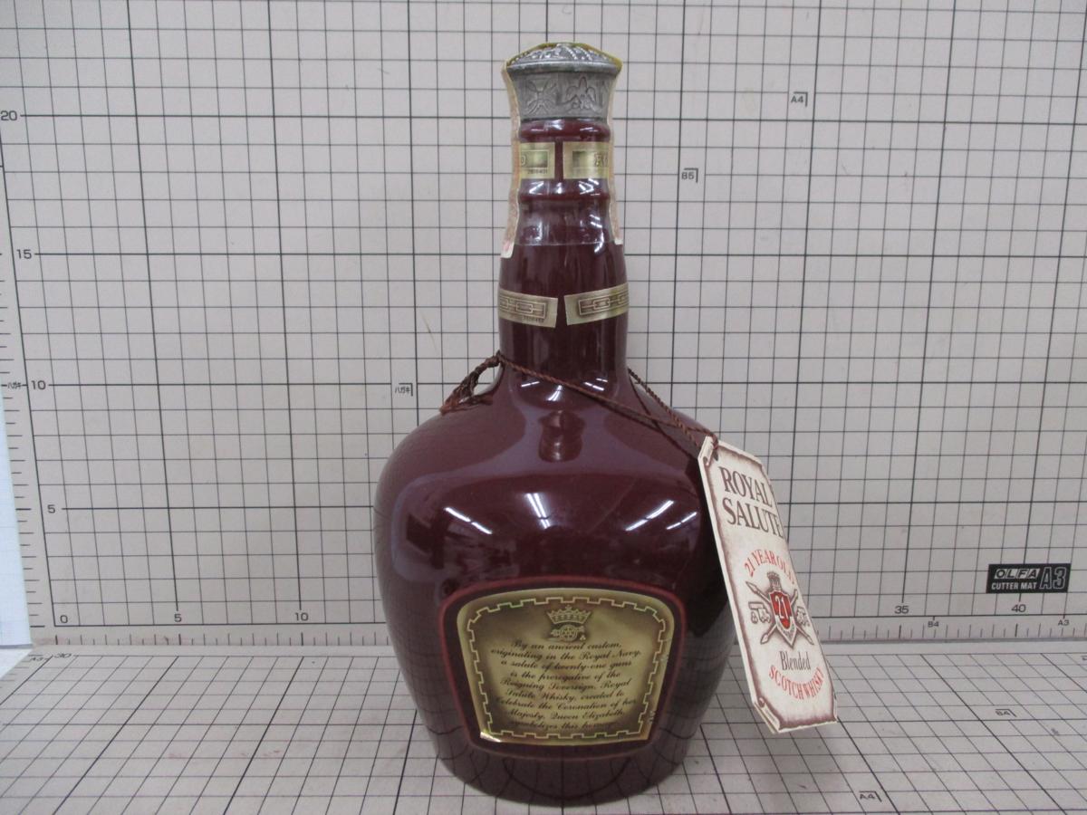 【1円】Ｅ36★古酒★1円～★ROYAL SALUTE 　ロイヤルサルート 21年 陶器ボトル 赤　巾着付き　700ml　４０％　箱付★