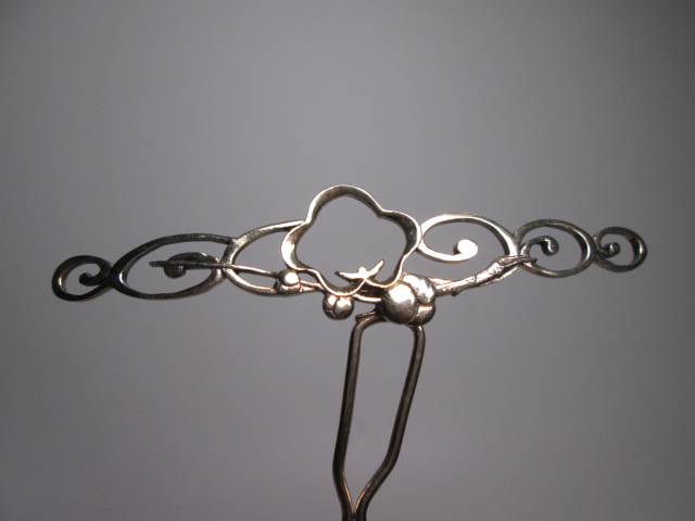 【江月】アンティーク・彫金大振りな 8，7cm梅花透かし文のかんざし