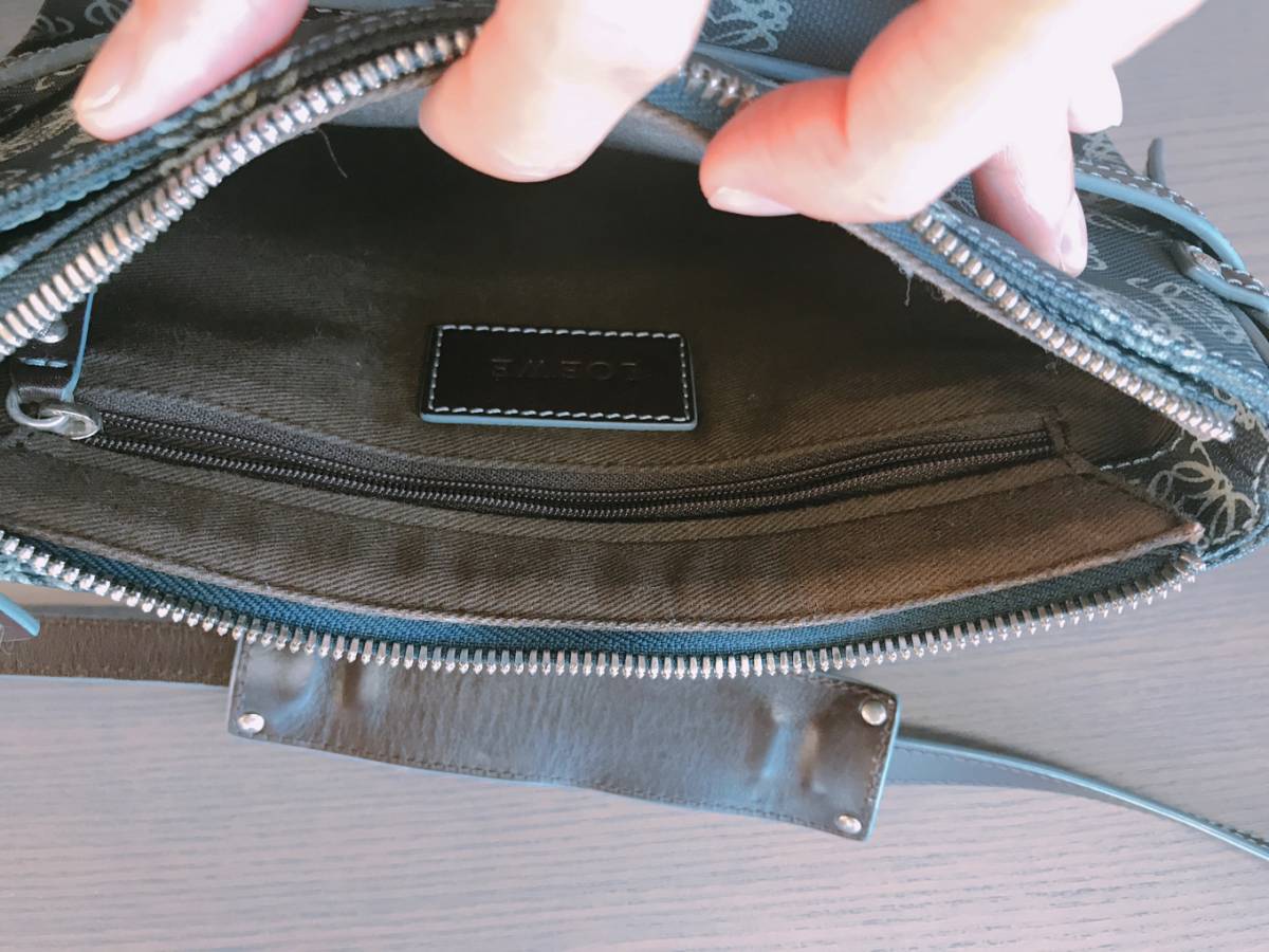 【最終値下げ】【送料無料＆売り切り処分】【小さいポーチが可愛い】ロエベ LOEWE ショルダーバッグ キャンパス ネイビー