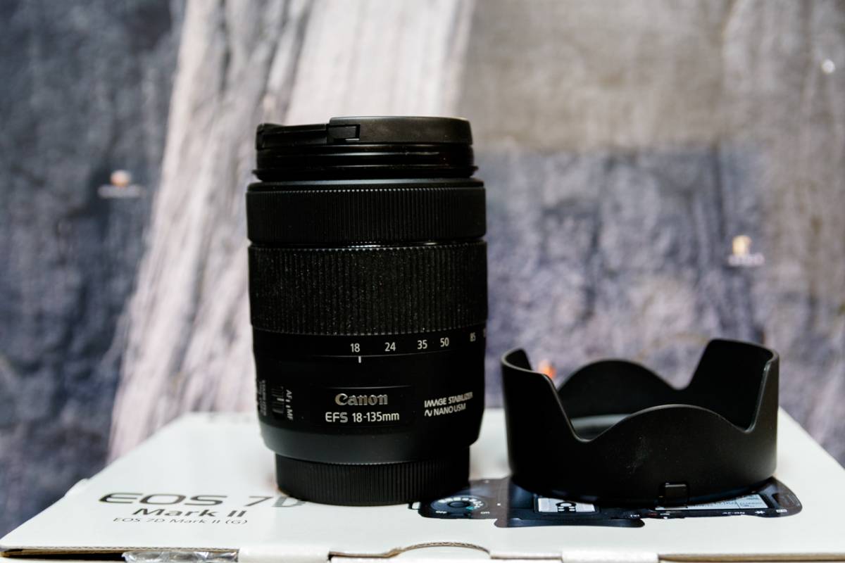☆極上品☆CANON EF-S 18-135mm F3.5-5.6 IS STM EF-S18-135mm F3.5 