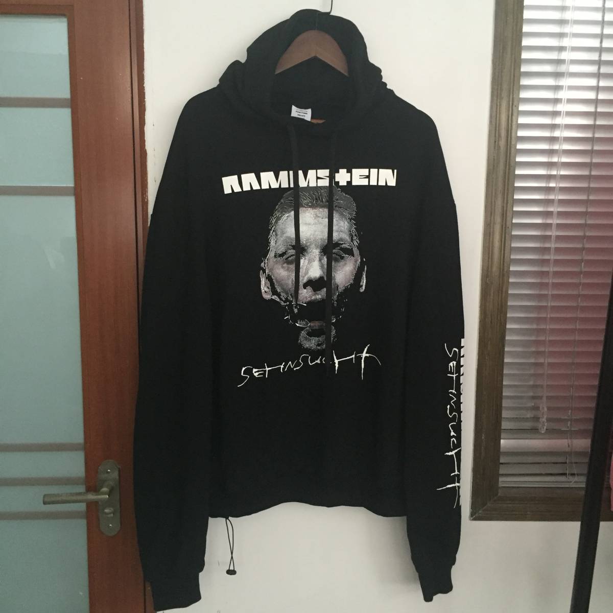 VETEMENTS ユニセックス ブラック パーカー VETEMENTS ヴェトモン ユニセックス パーカー ブラック vetements