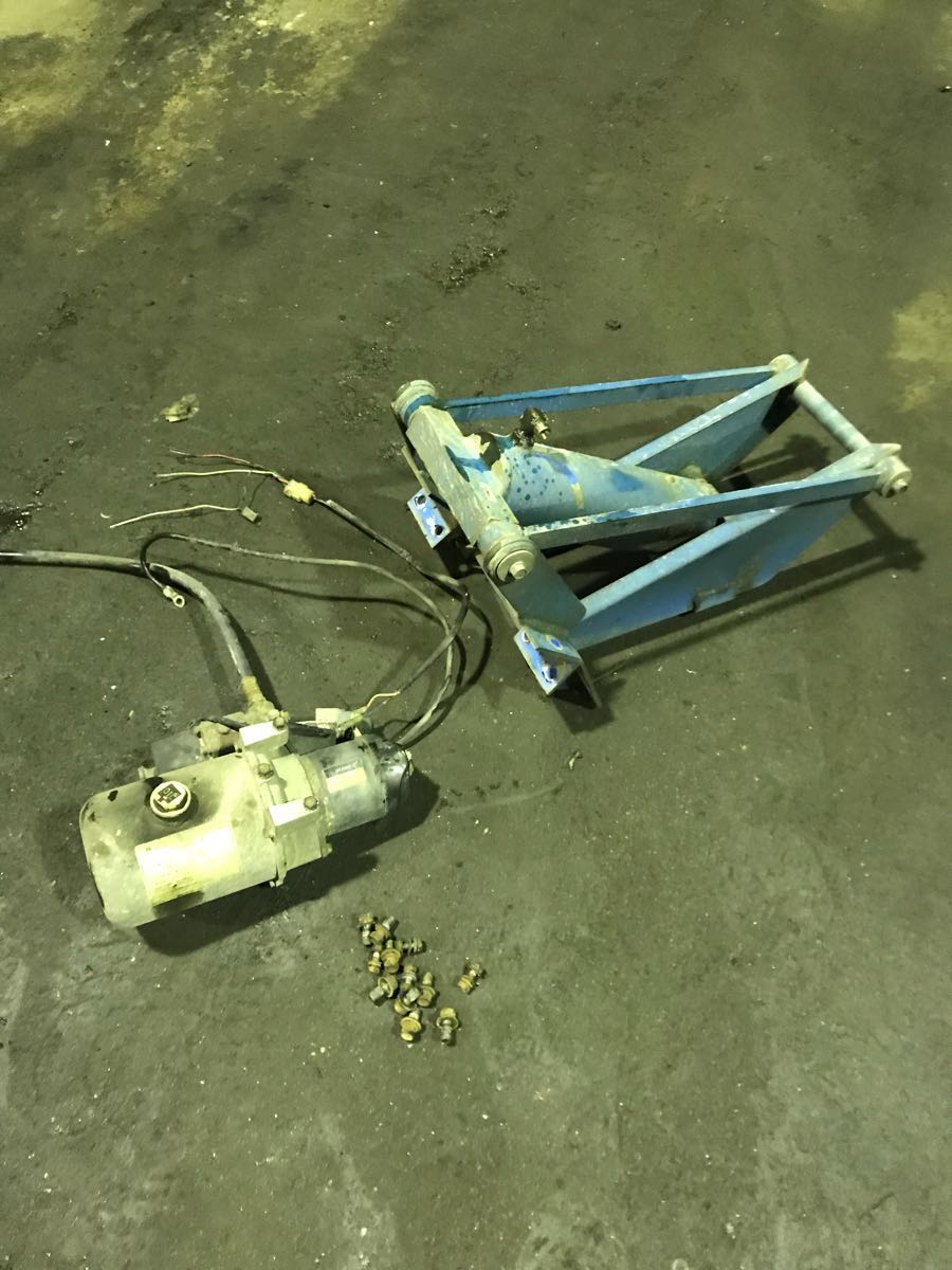 スズキキャリィDD51Bについていたヤシマ産業製電動油圧ポンプ式ダンプホイストとポンプセット中古品