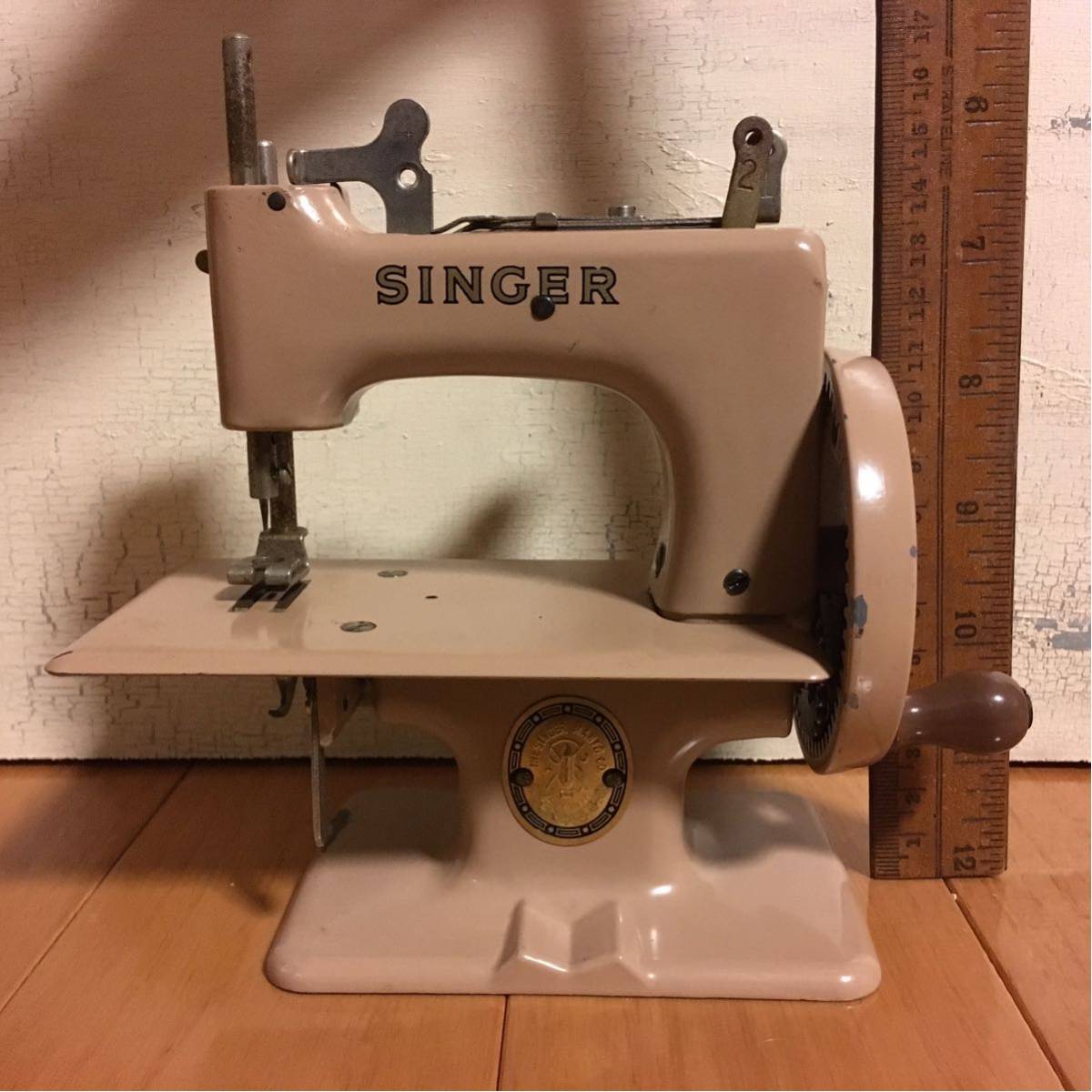 古い小さなトイミシン SINGER シンガー ミニチュア アンティーク