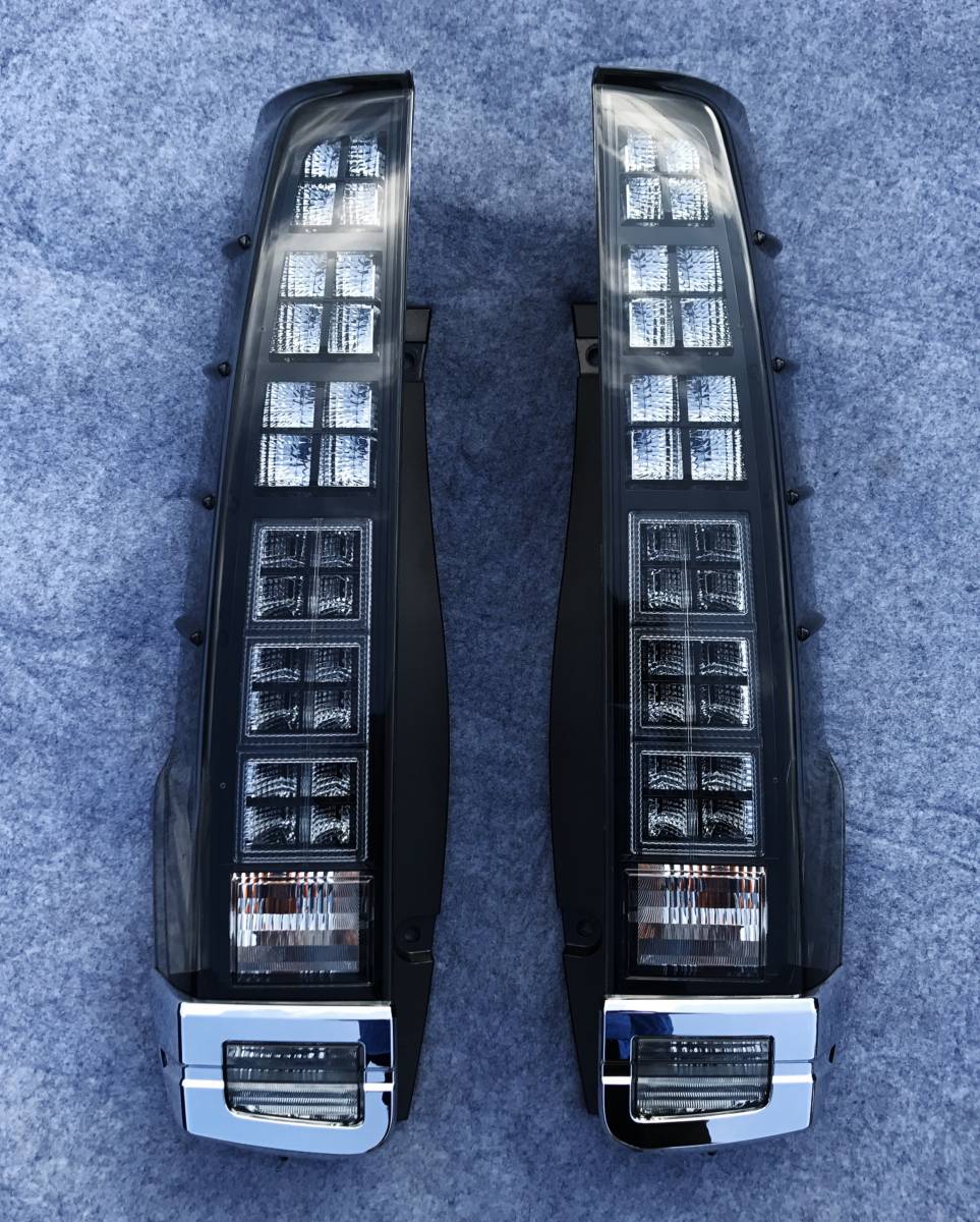 VOXY/ヴォクシー ボクシー 80系□前期純正 LED テールランプ 左右