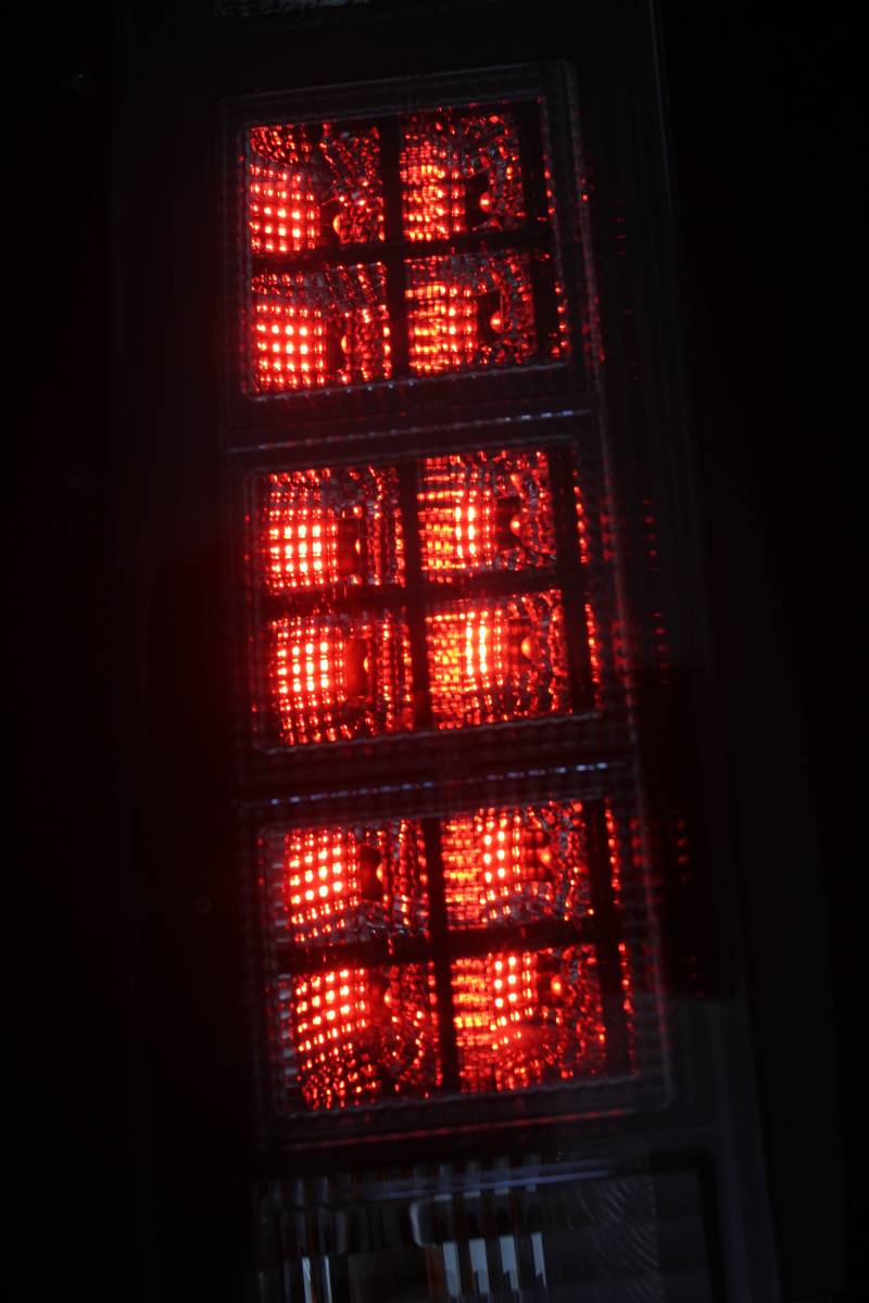 VOXY/ヴォクシー ボクシー 80系□前期純正 LED テールランプ 左右