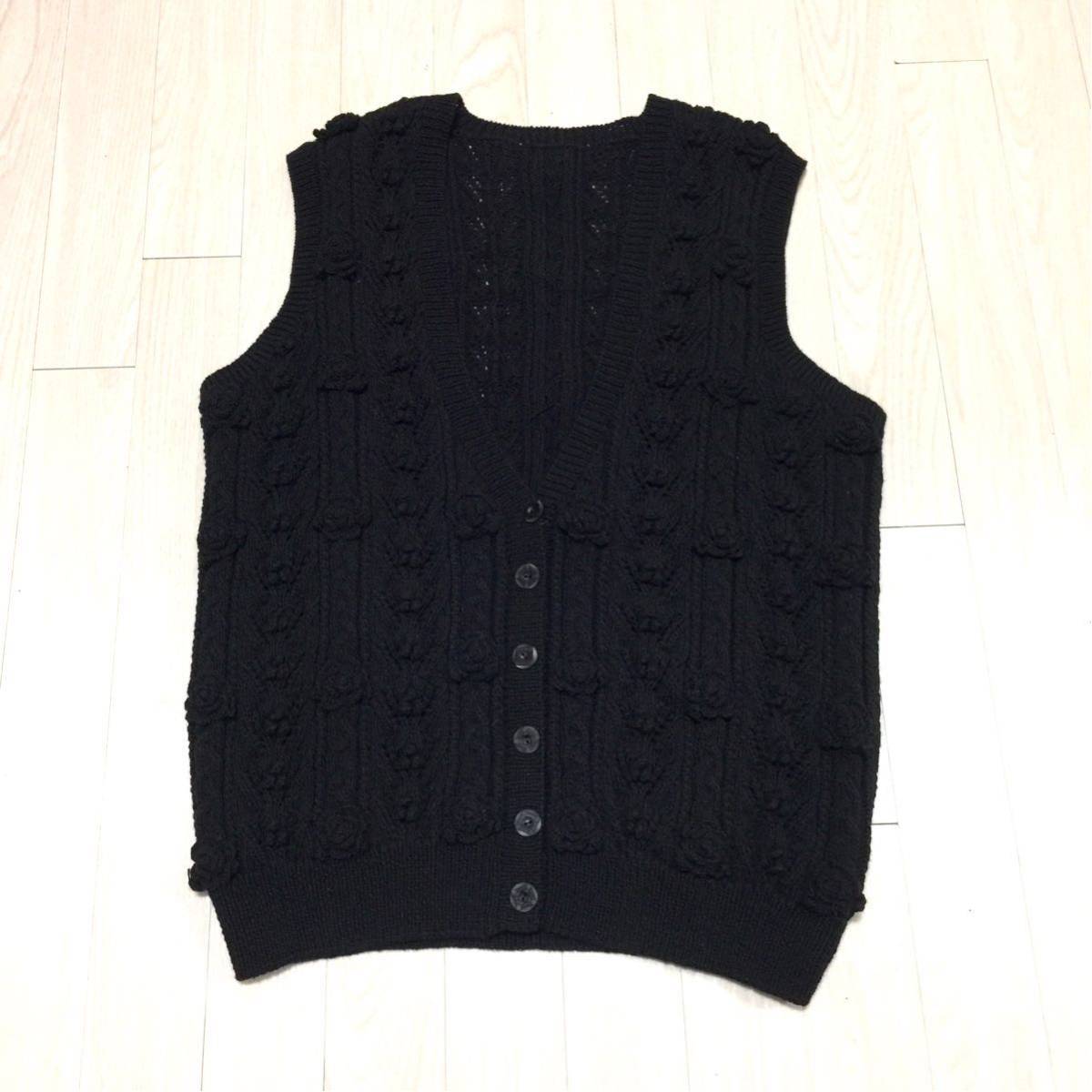カネコイサオ】花モチーフ付きニットベスト カネコイサオ KANEKO ISAO