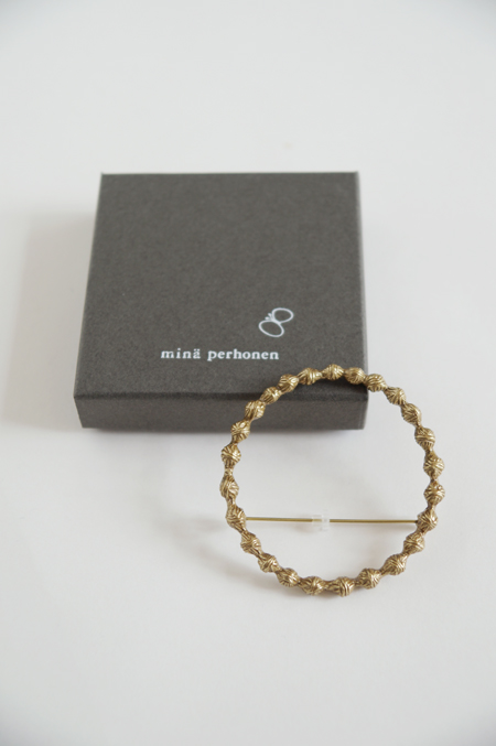 予約完売必至 mina perhonen tambourine タンバリン ブローチ 人気