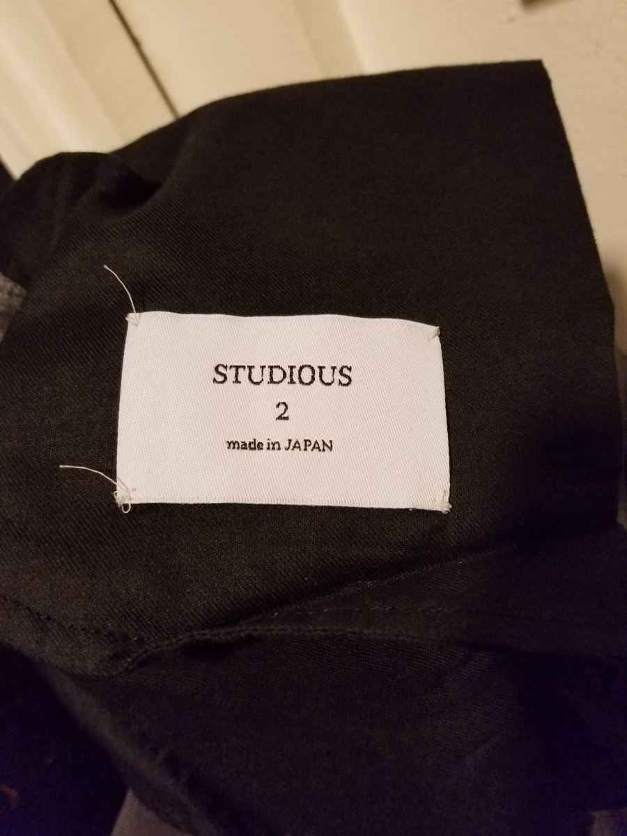 STUDIOUS（ステュディオス） スラックス パンツ WOOL WIDE SLACKS STUDIOUS ウール　ワイドパンツ　サイズ2 タグ付き新品　ウエストゴム　グレー　メンズ　検索用(shareef jieda WIZZARD )