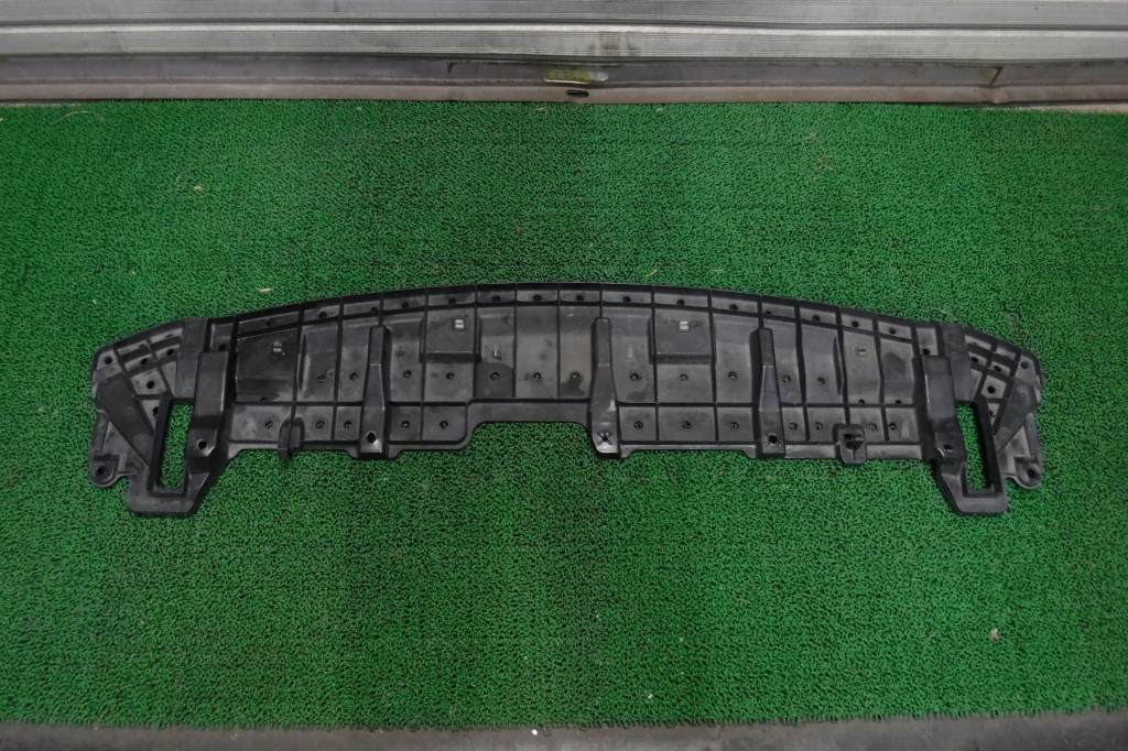 ノア ヴォクシー ZWR80G フロントアンダーカバー 52618-28030 ノア/ヴォクシー ZRR80 アンダーカバー 52618-28030 (A2623) 【公式通販】