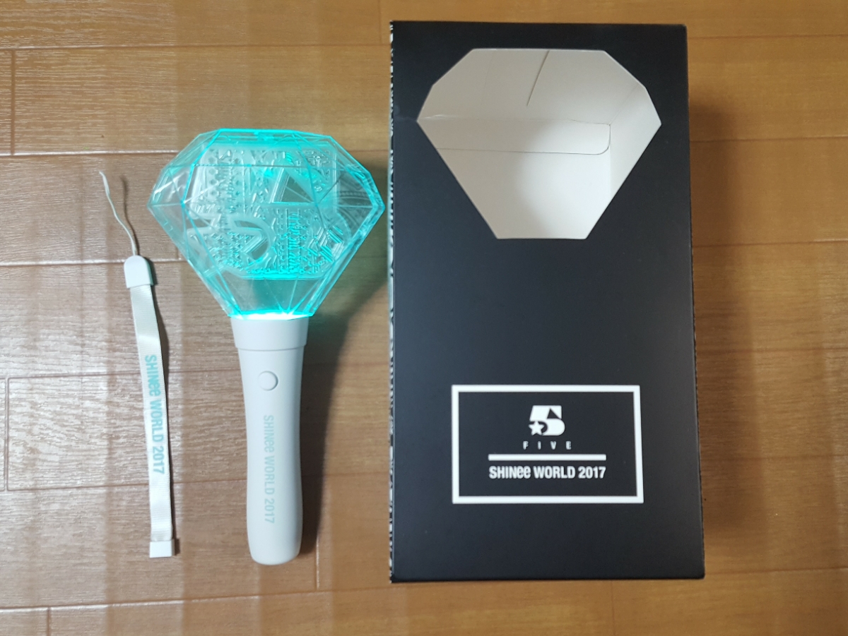 ☆SHINee WORLD 2017 5 FIVE ペンライト☆ に興味をもっていただき