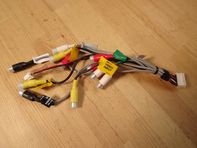 ◆032◆　　　サイバーナビAVIC-ZH009， 099・・・・RCA出力ケーブル　　